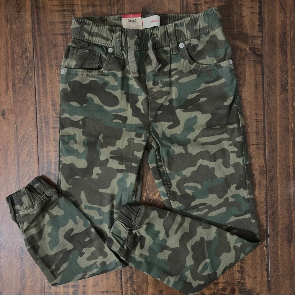 Levi's Youth New Camouflage Twill Joggers/Jeans Green Camo Size 8